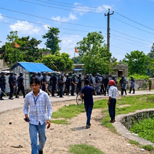 विराटनगरमा पोखरीबाट शव उठाउने क्रममा तनाव, २१ सेल अश्रुग्याँस प्रहार